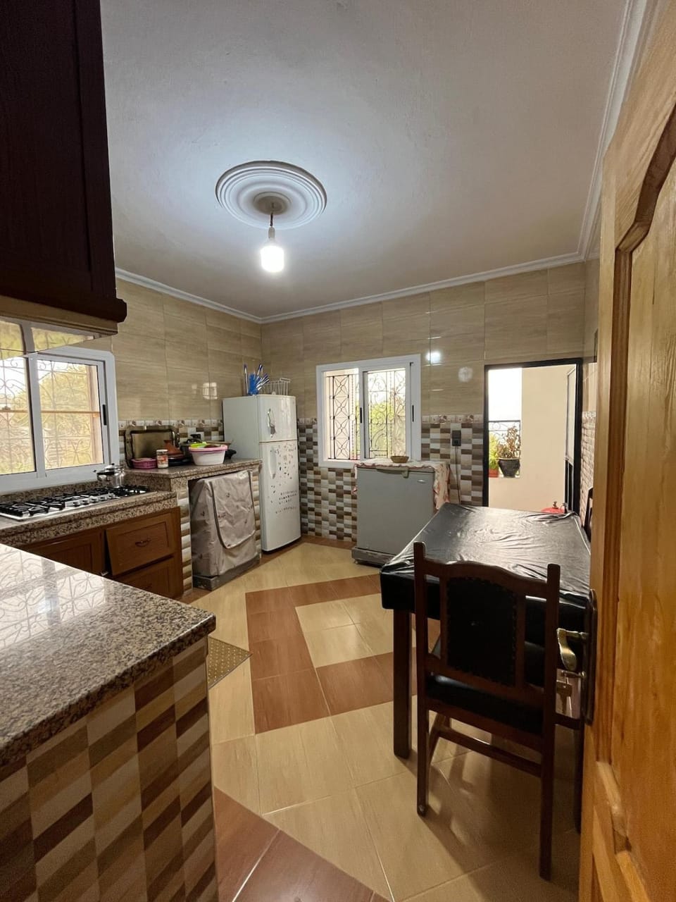 Kitchen or kitchenette, Dining area, stove
