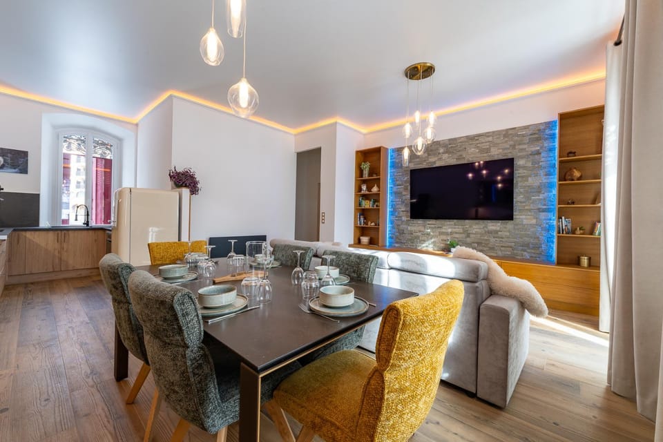 Communal lounge/ TV room, Living room, Dining area