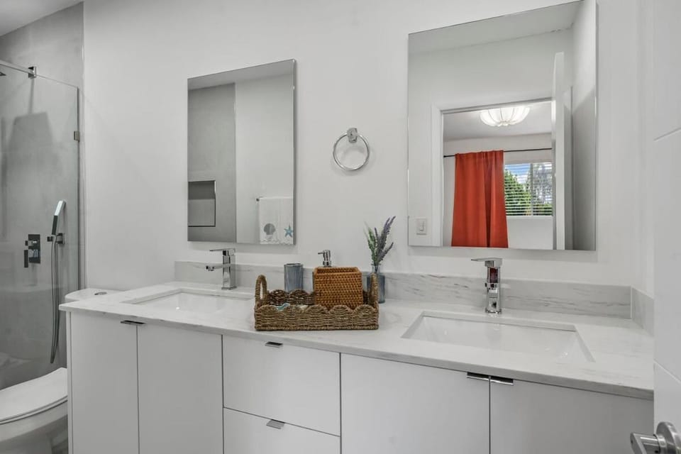 Casa Blanca Lighthouse Point with 3 BR with Pool Villa in Lighthouse Point