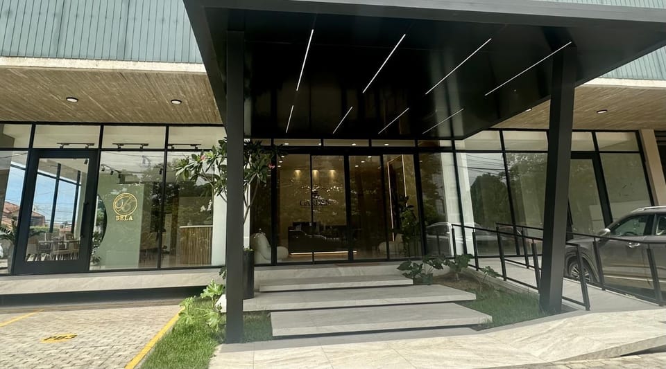 Facade/entrance