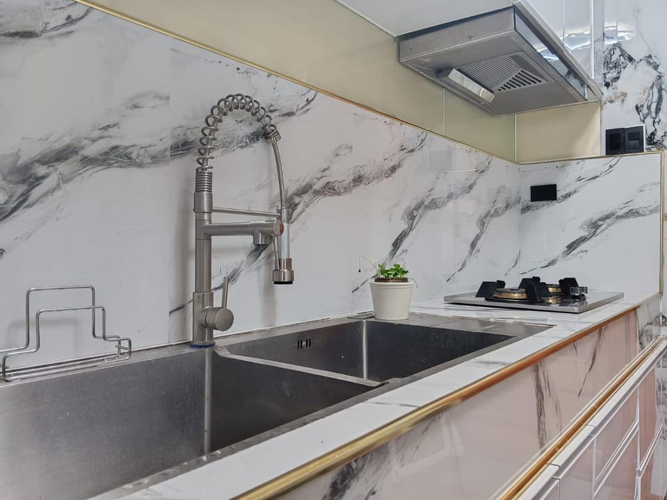 Hidden Koi Staycation - 2 Bedroom Hostel in Subic