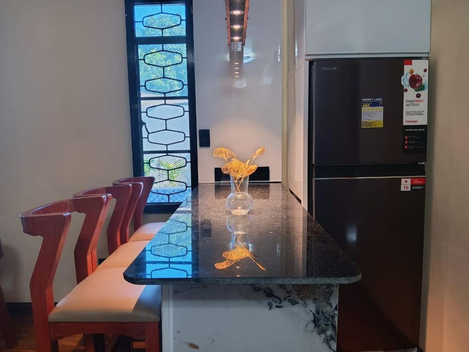 Hidden Koi Staycation - 2 Bedroom Hostel in Subic