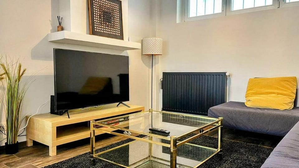TV and multimedia, Living room, Seating area