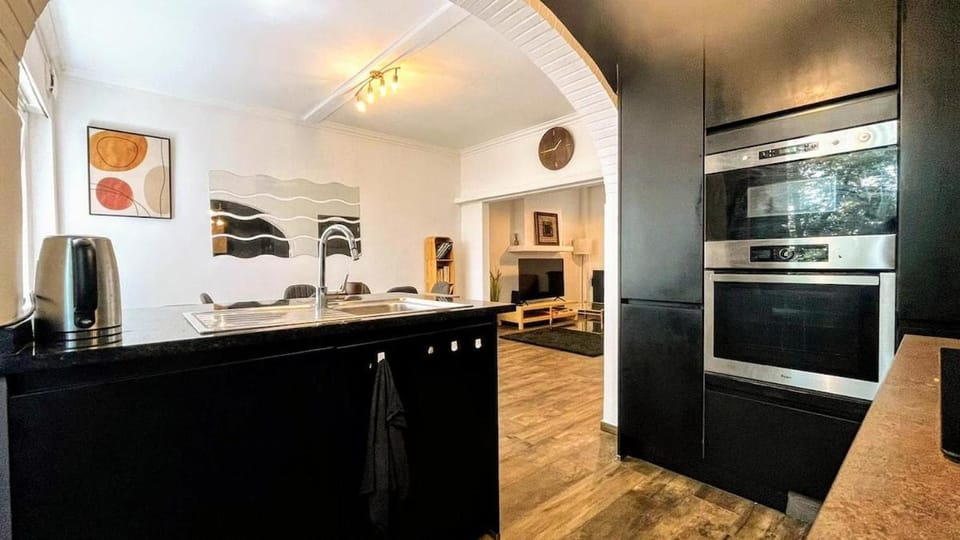 Kitchen or kitchenette, Dining area, dishwasher, oven, stove
