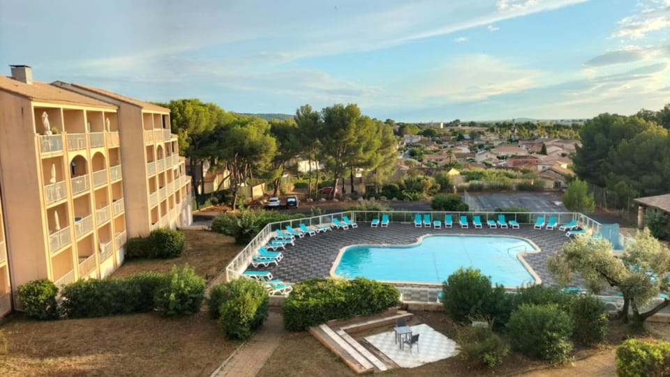 Property building, Pool view, Swimming pool, sunbed