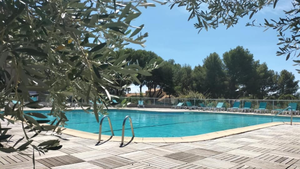 Pool view, Swimming pool, sunbed