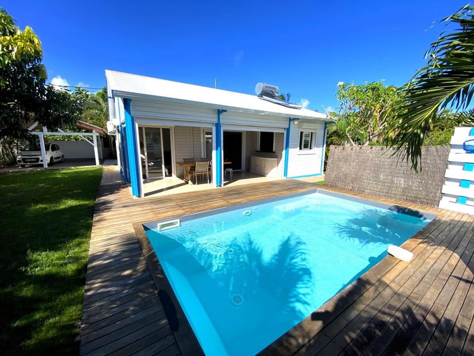 Property building, Patio, Day, Pool view, sunbed