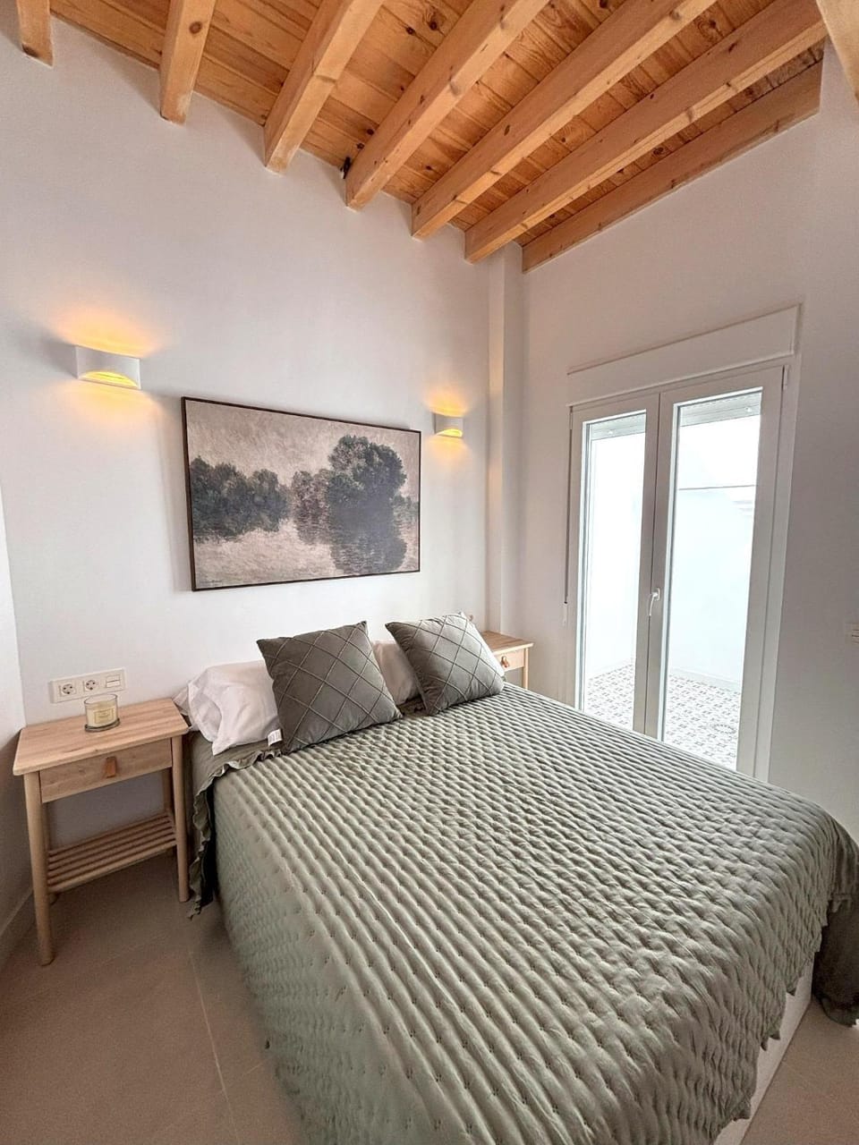 Bed, Photo of the whole room