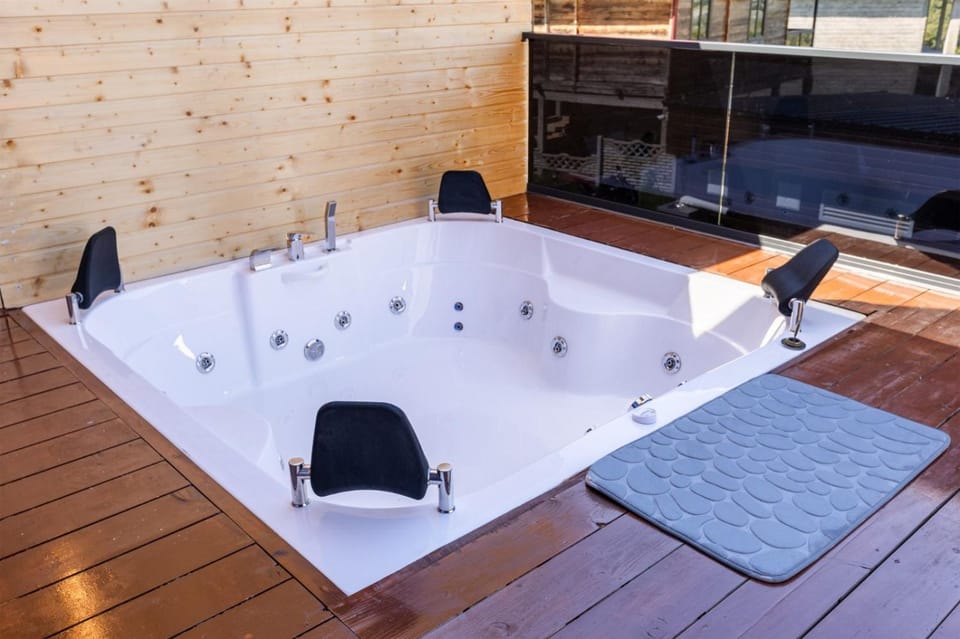 Hot Tub, Bath
