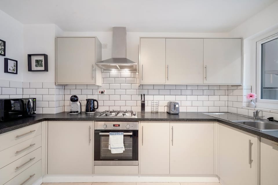 Stylish 4BR House with Garden and Free Parking in Ealing House in London Borough of Ealing