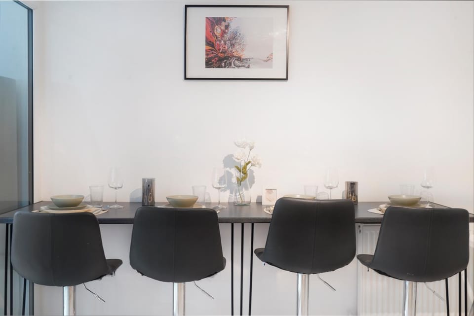 Stylish 4BR House with Garden and Free Parking in Ealing House in London Borough of Ealing