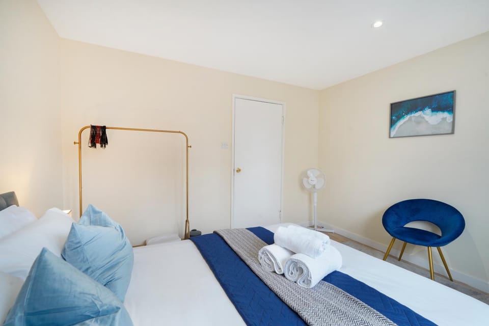 Stylish 4BR House with Garden and Free Parking in Ealing House in London Borough of Ealing
