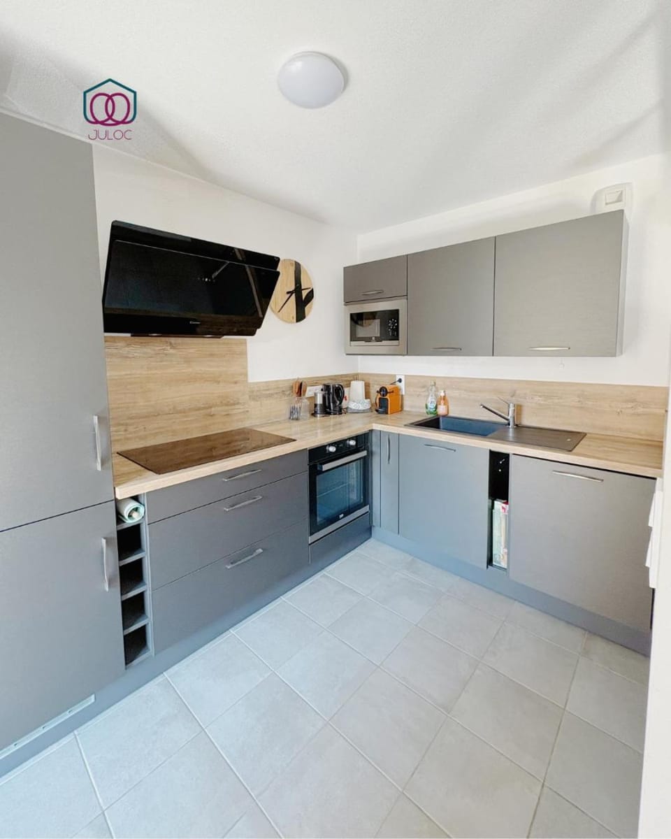 Kitchen or kitchenette, stove