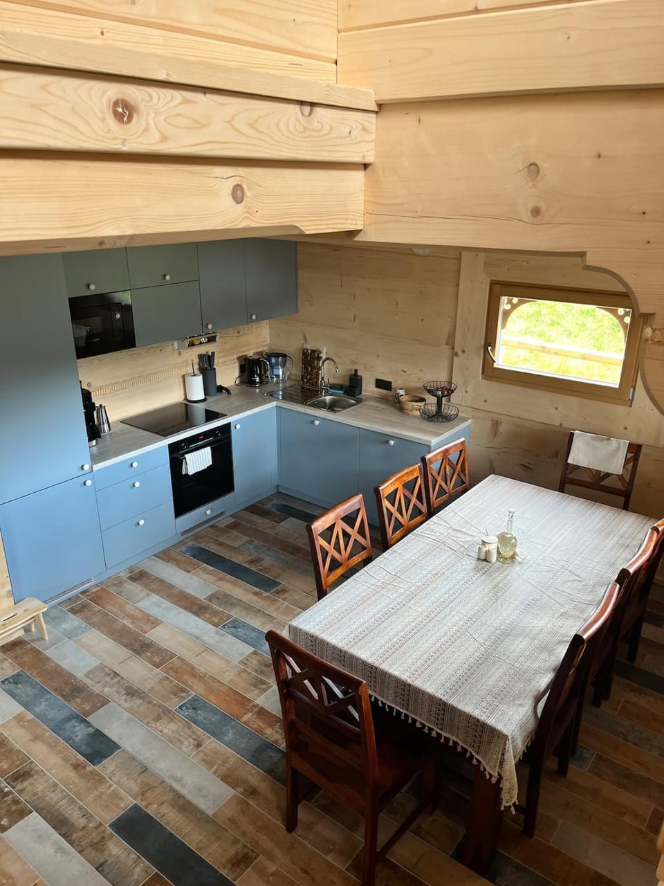 Kitchen or kitchenette, Dining area, stove