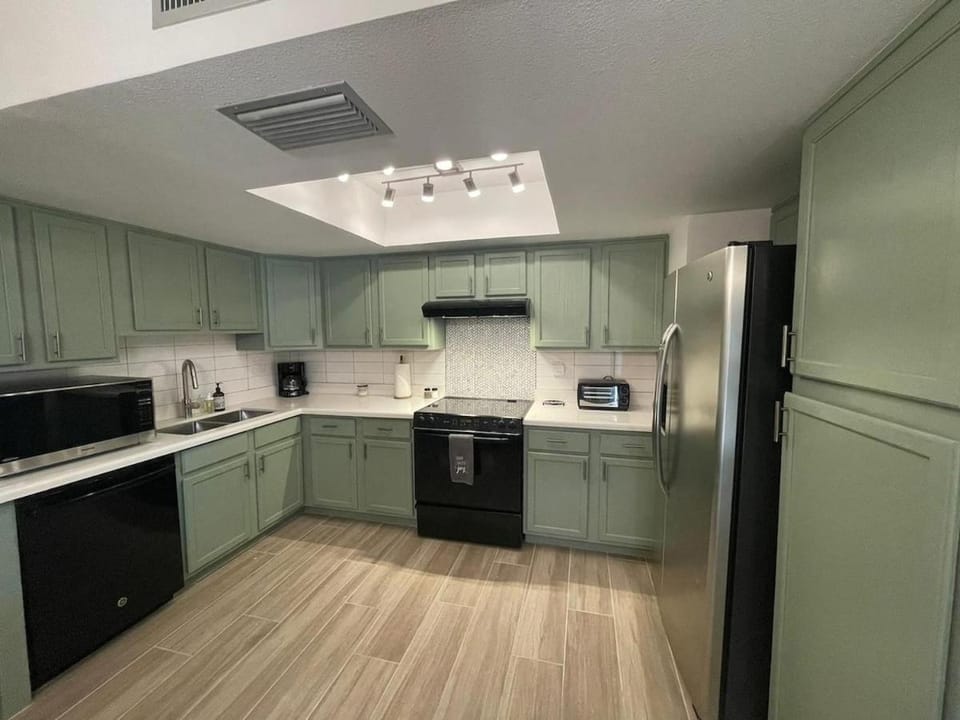 Msg for 5off 3Bed2Bath KingKingQueenBeds N PHX Apartment in Phoenix