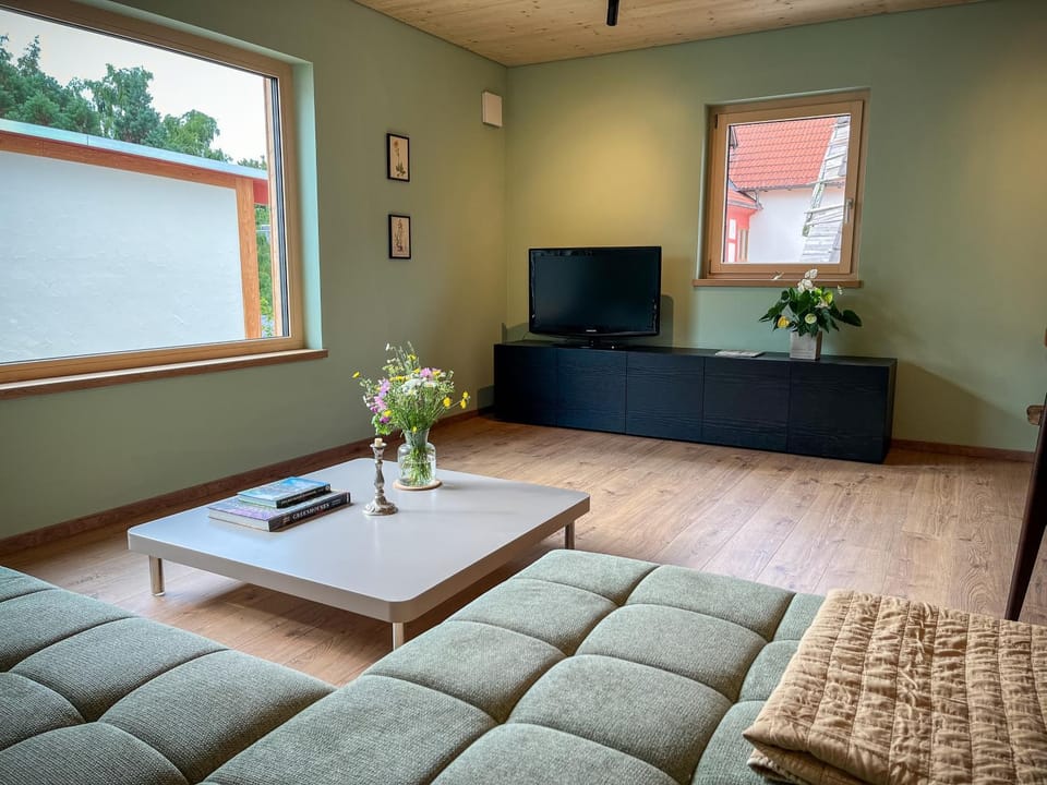 TV and multimedia, Living room, Evening entertainment