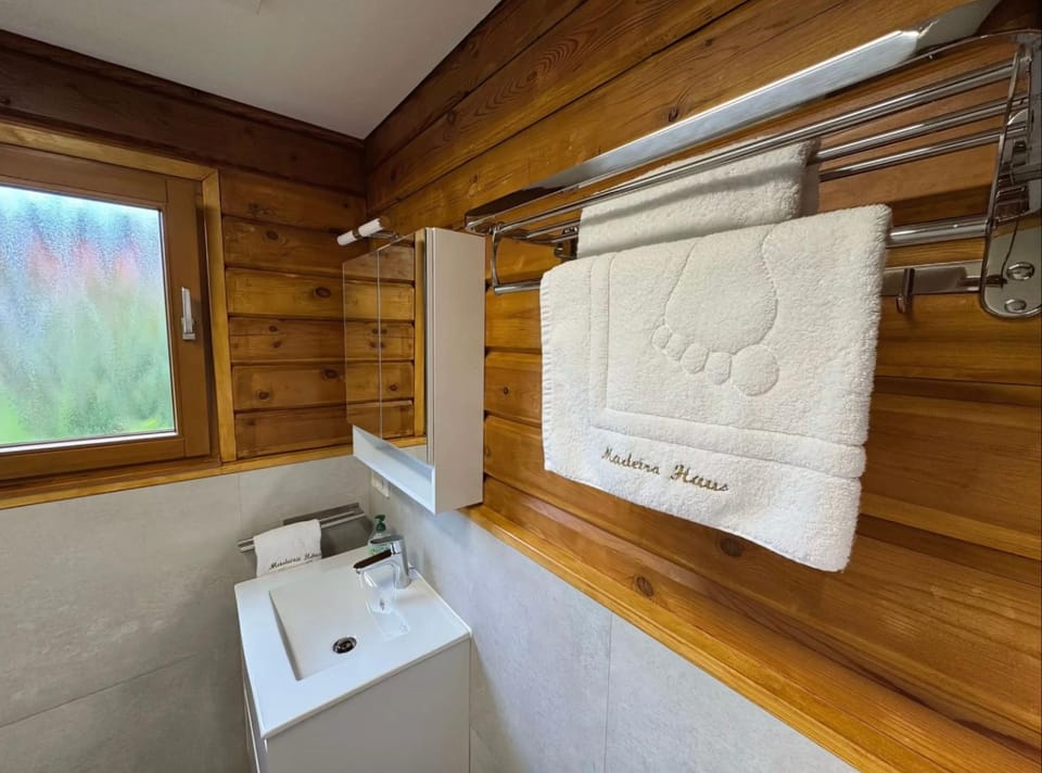 Bathroom, towels