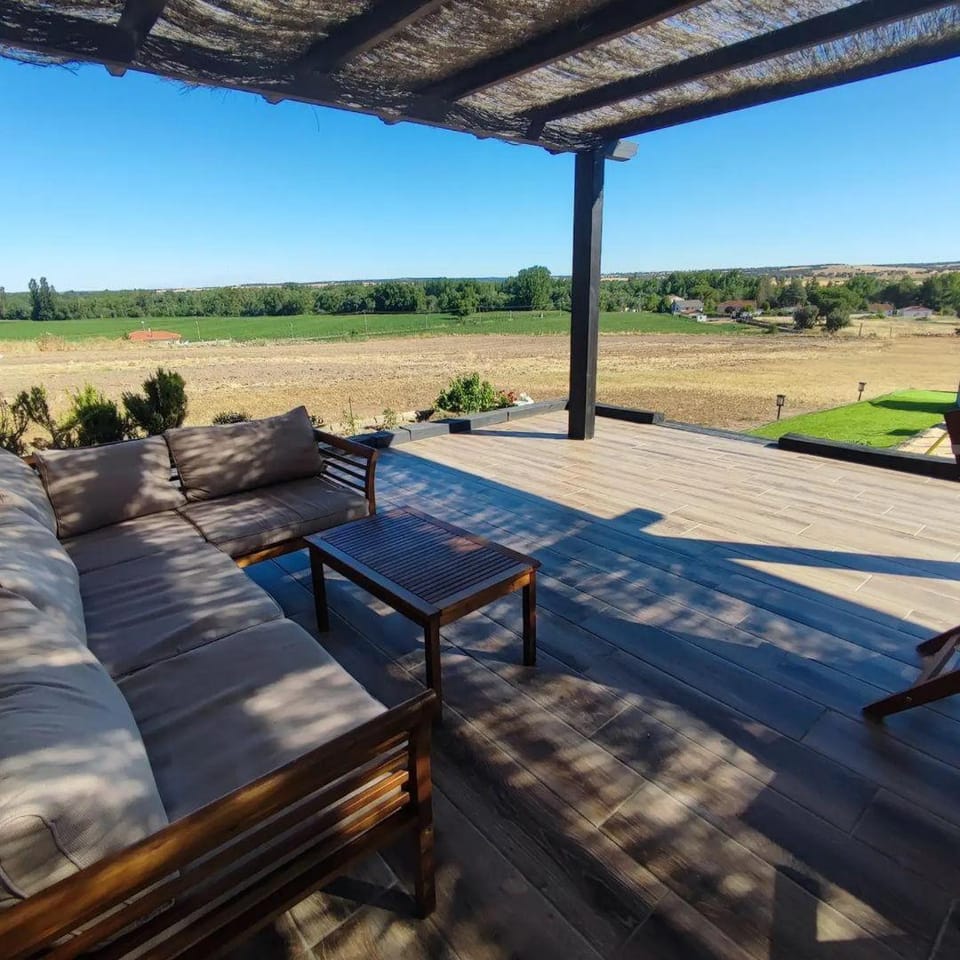 View (from property/room), Balcony/Terrace, River view