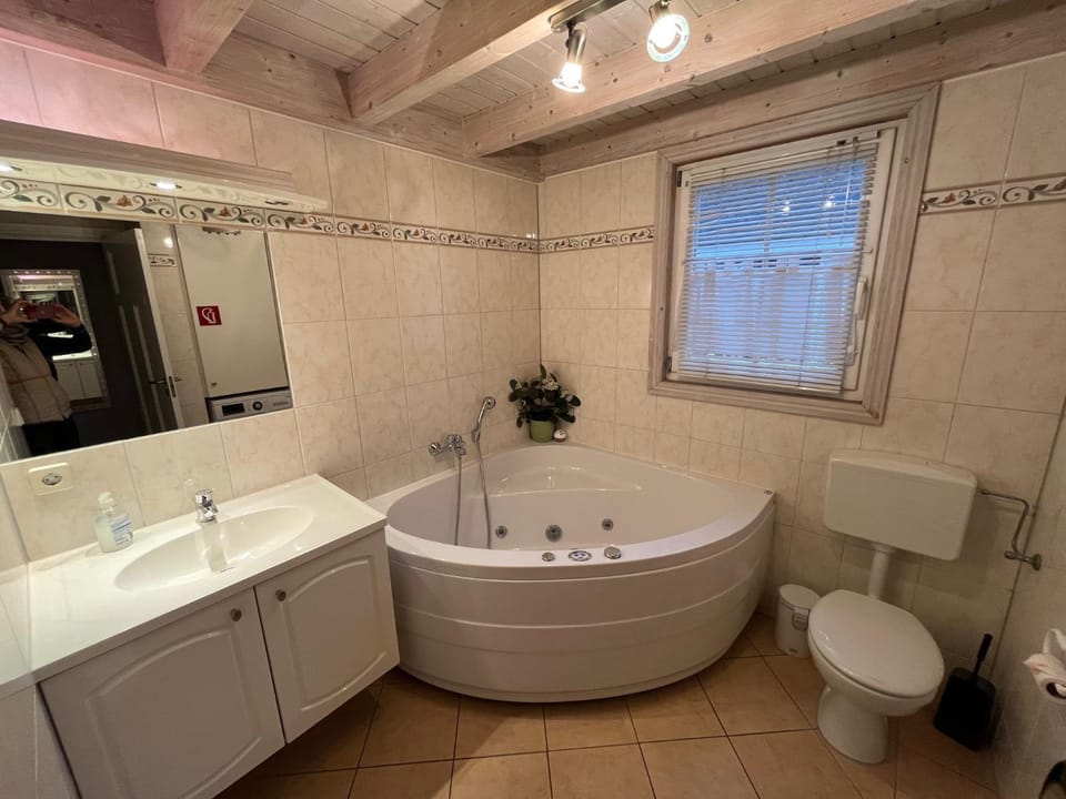 Shower, Toilet, Bathroom, Bath