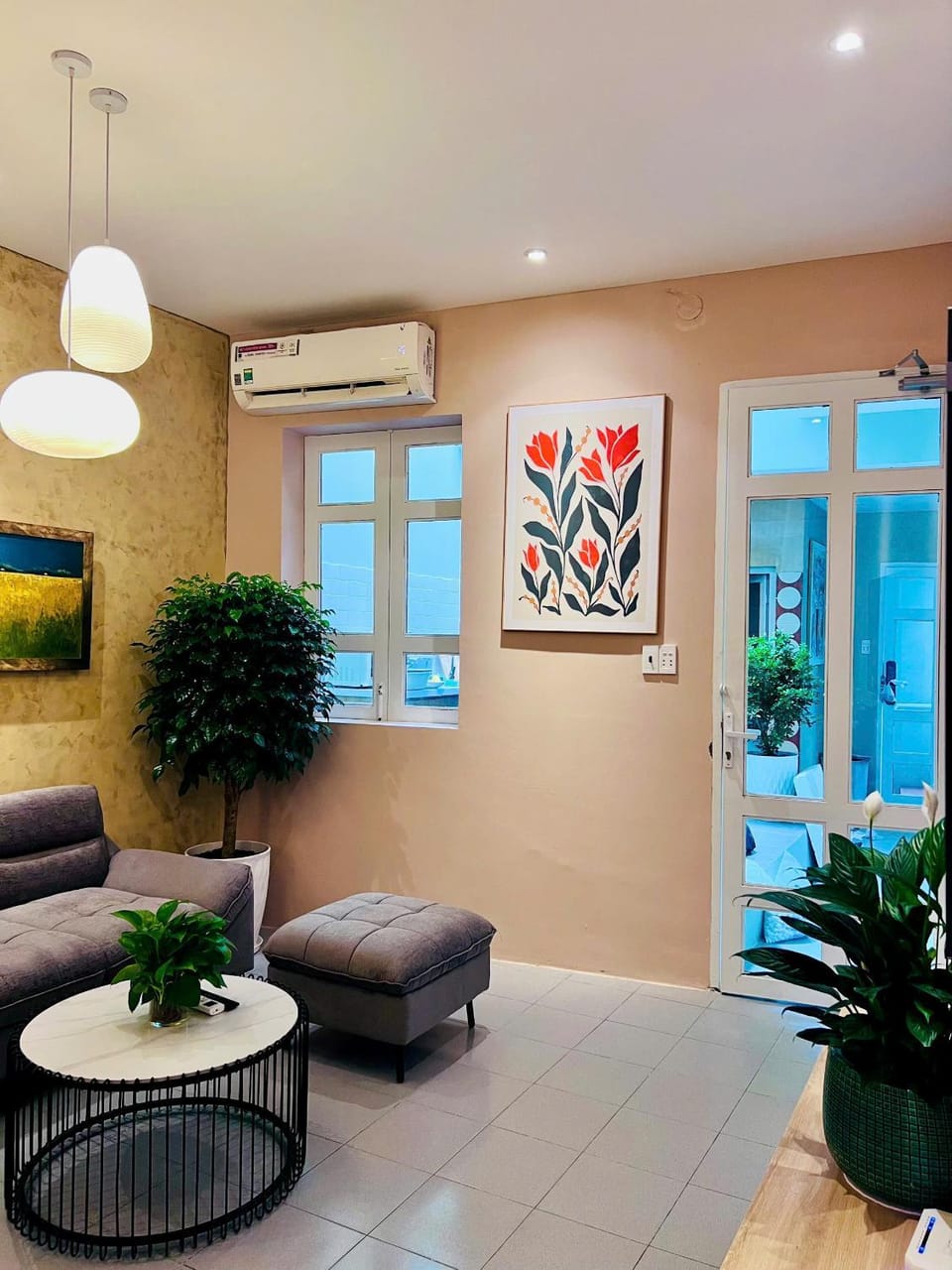 Communal lounge/ TV room, Living room, Seating area, air conditioner