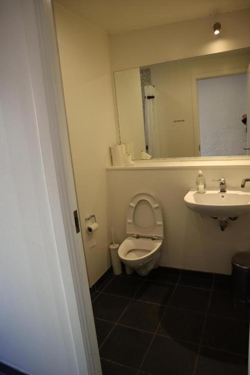 Rooms in quiet Black Courtyard Apartment Apartment in Frederiksberg