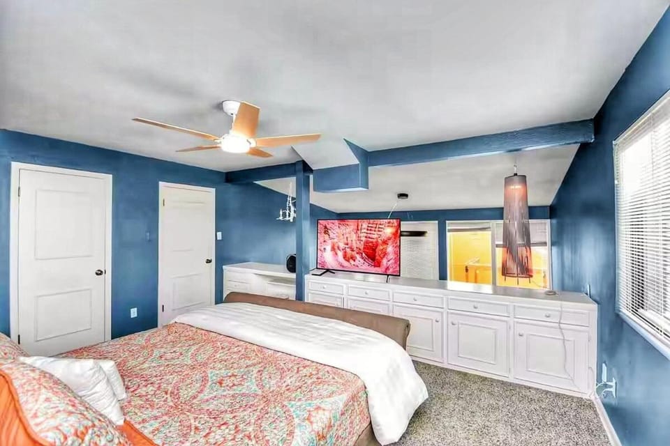 D Houston Oasis - Private Jacuzzi Loft Heated Pool Apartment in Houston