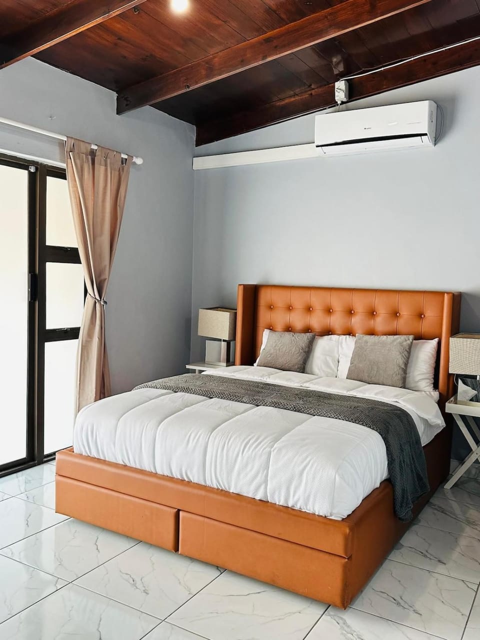 Bedroom, air conditioner