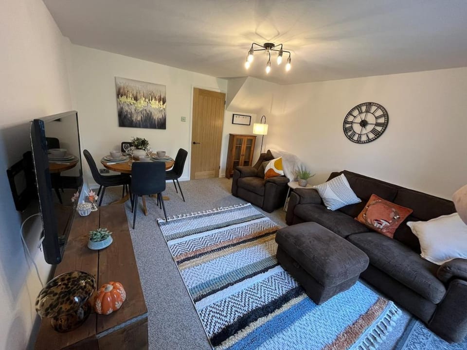 Cosy Contractor House with Garden & Parking! Bed and Breakfast in Yeovil