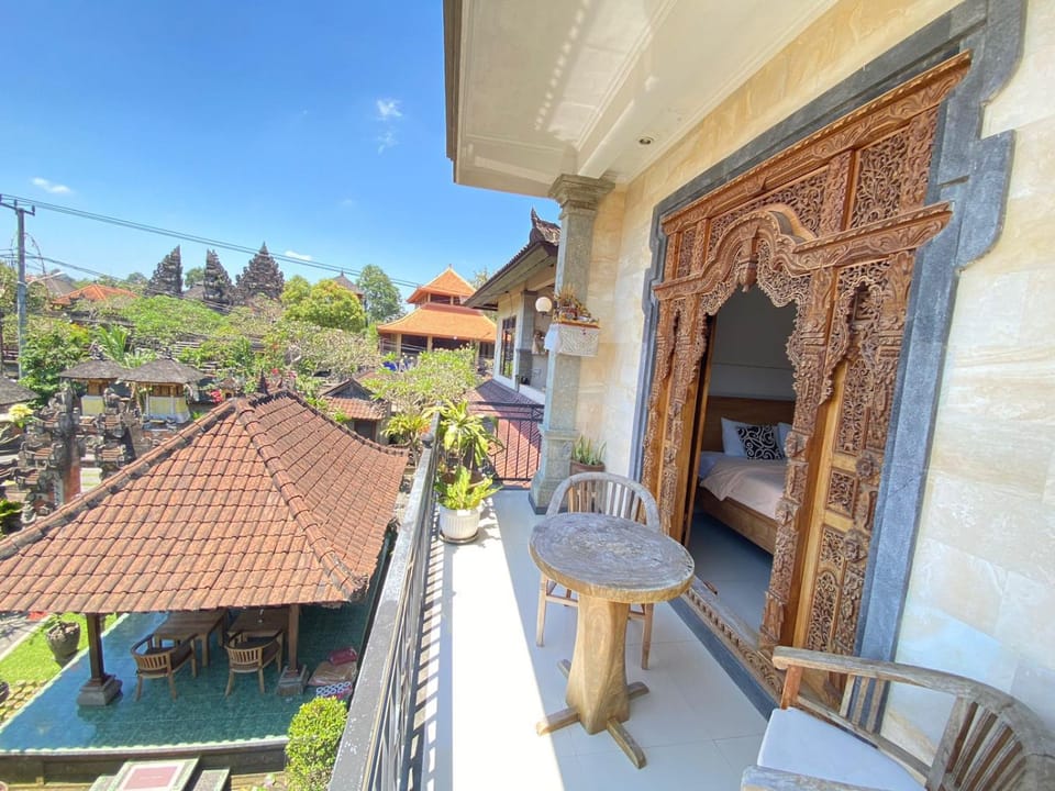 View (from property/room), Dining area, Garden view, Breakfast