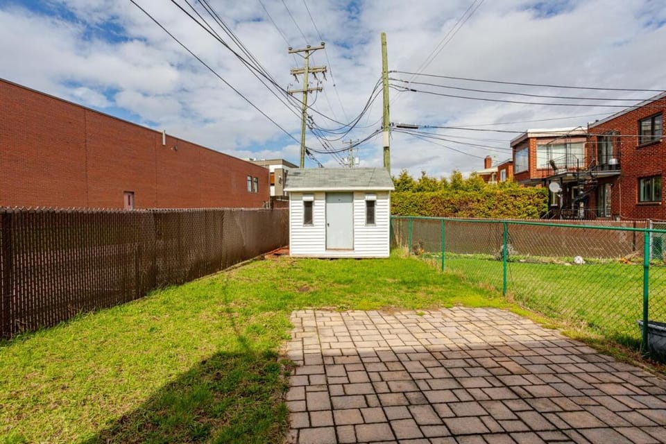 Cozy 2 bedroom close to downtown Apartment in Montreal