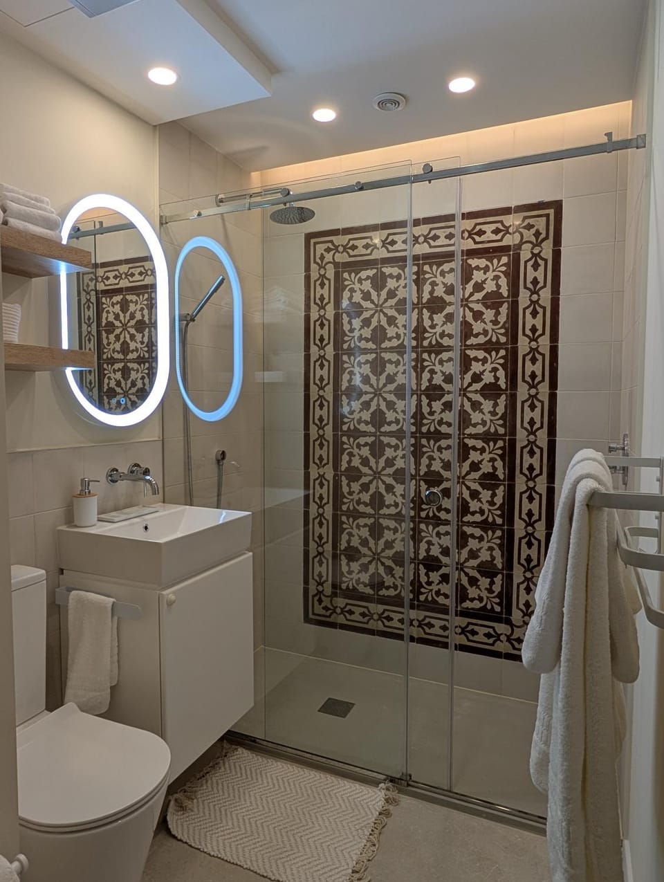 Shower, towels