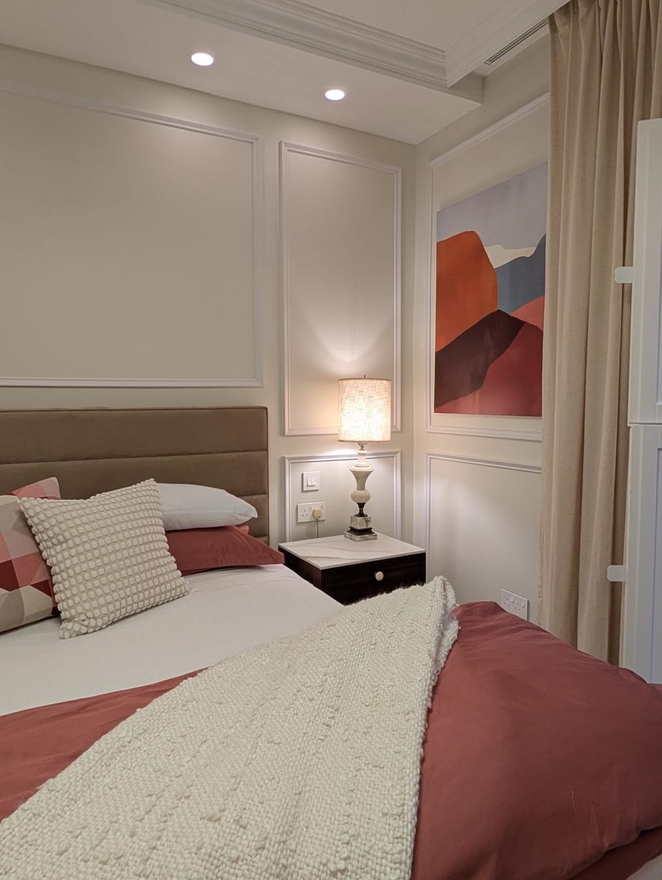 Photo of the whole room, Bedroom