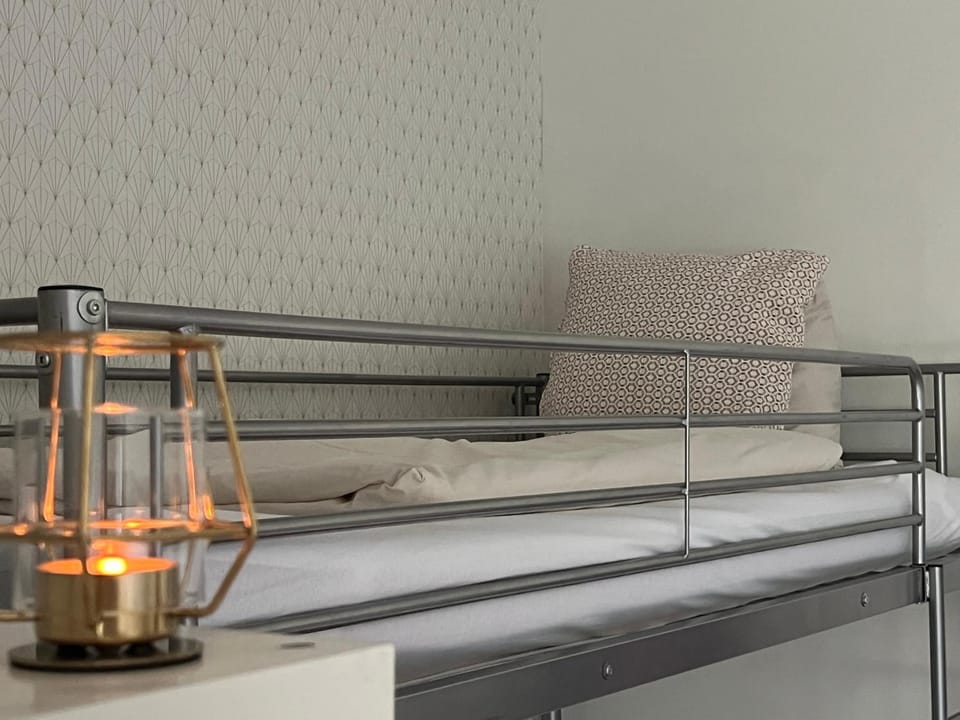Bedroom, bunk bed