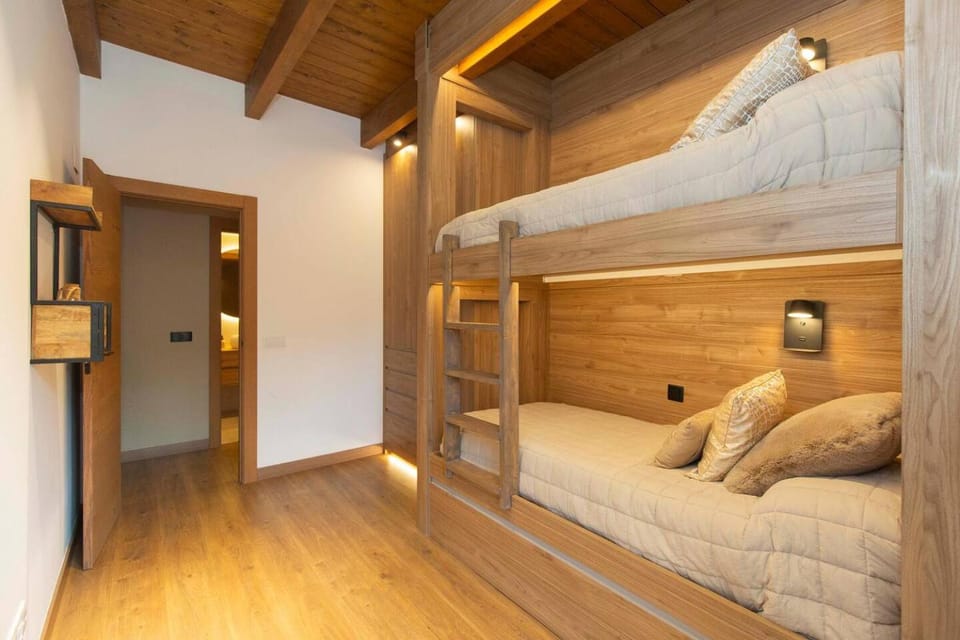 Photo of the whole room, bunk bed, wardrobe