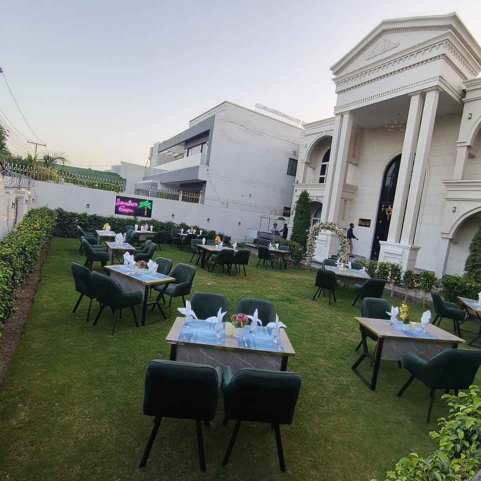 Property building, Restaurant/places to eat, Garden, Food and drinks, Banquet/Function facilities, Garden view