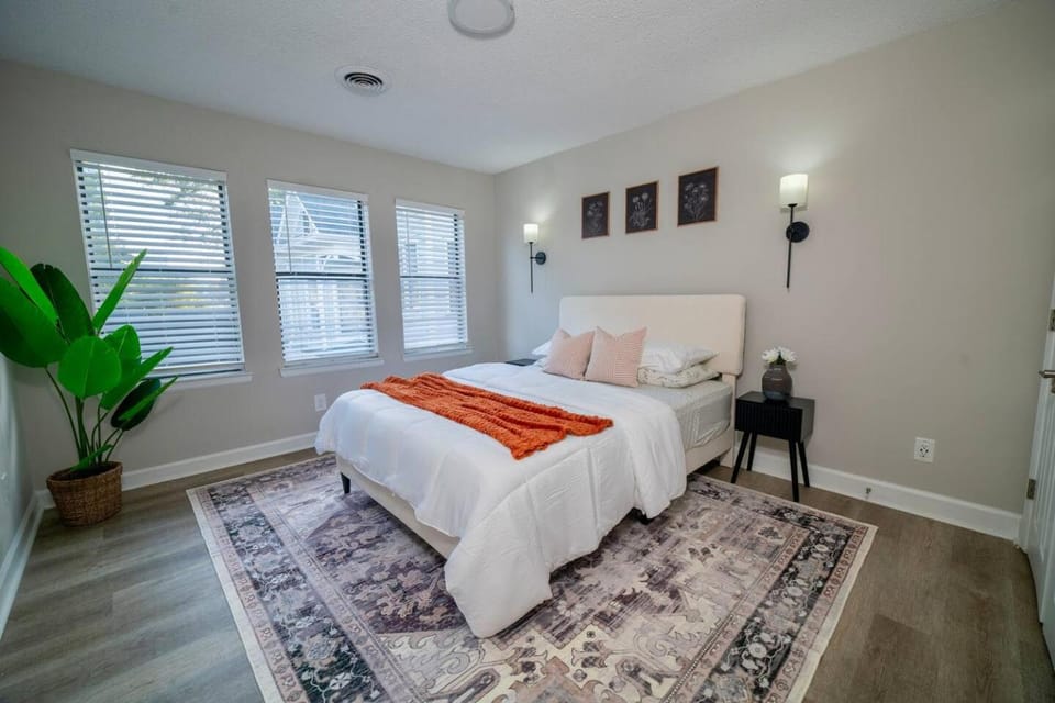 Uptown LUXE Retreat with Parking & Walk to City Center Apartment in Charlotte