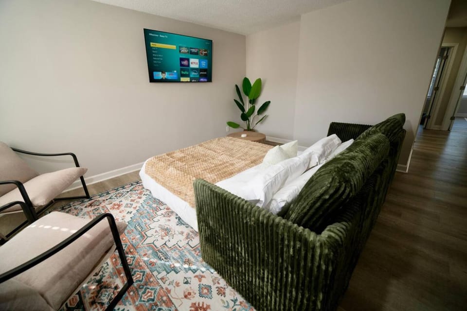 Uptown LUXE Retreat with Parking & Walk to City Center Apartment in Charlotte