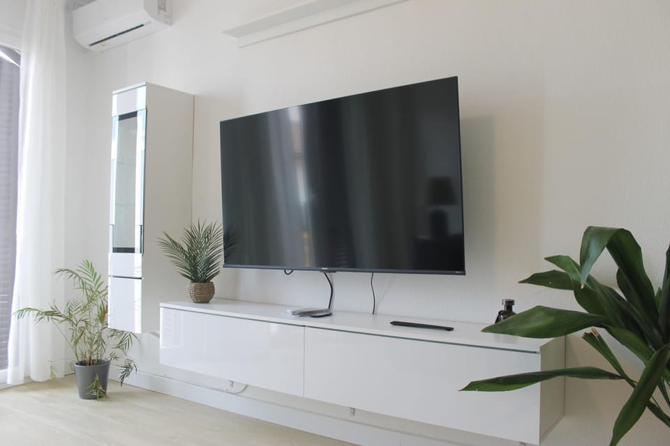 Communal lounge/ TV room, TV and multimedia, Evening entertainment, air conditioner
