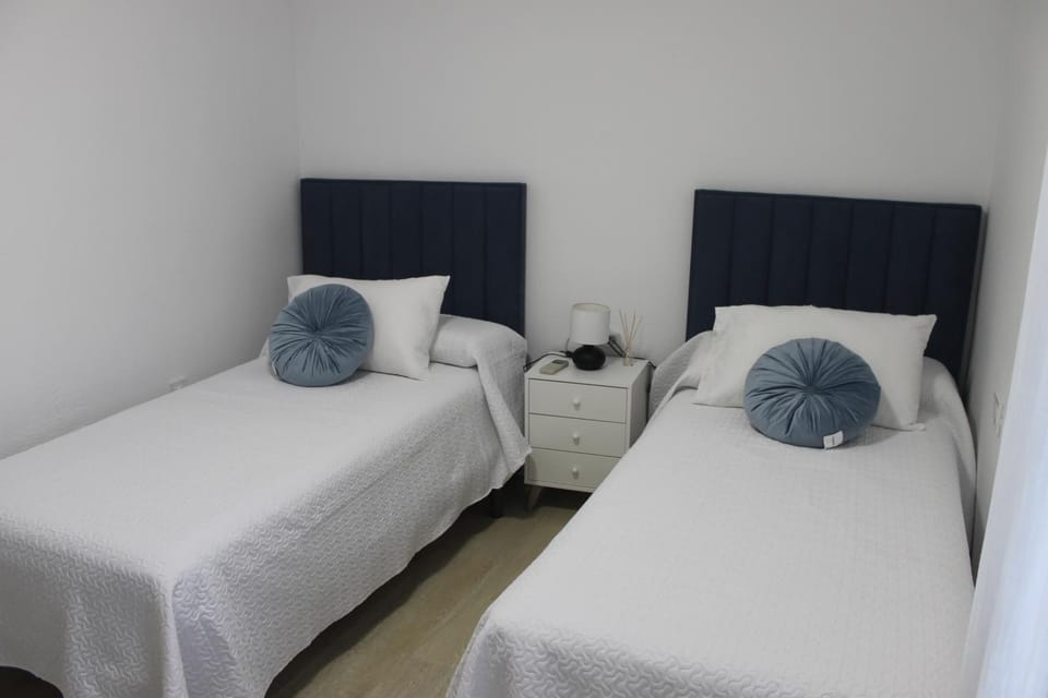 Bed, Photo of the whole room, Bedroom, heating, air conditioner