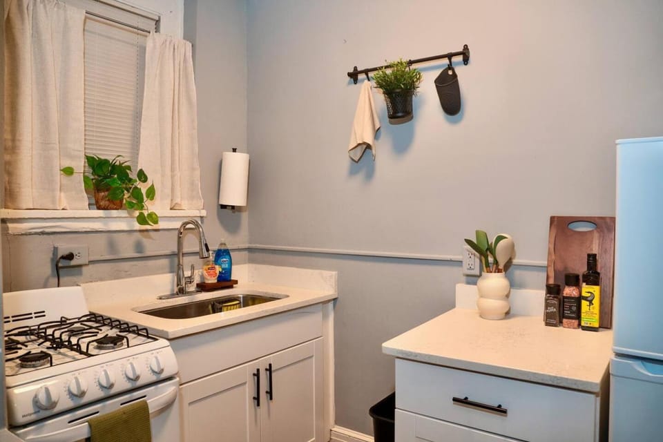 Uptown Funk Getaway with Parking & Walk To Stadiums, Nightlife Apartment in Charlotte