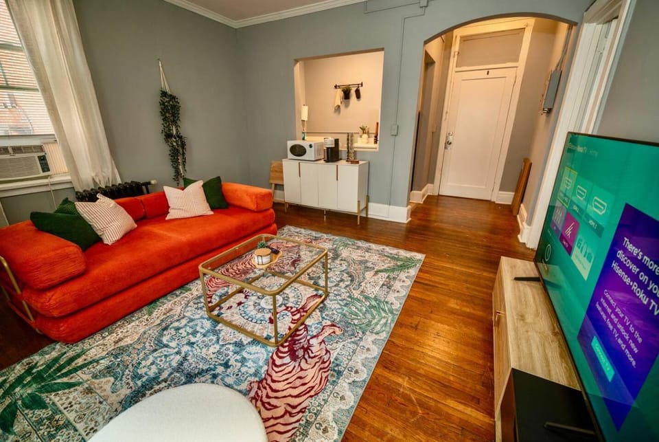 Uptown Funk Getaway with Parking & Walk To Stadiums, Nightlife Apartment in Charlotte