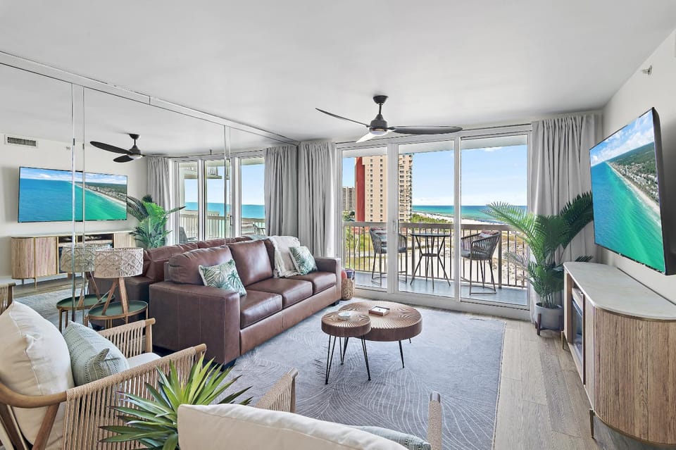 TV and multimedia, Living room, Seating area, Sea view, fireplace