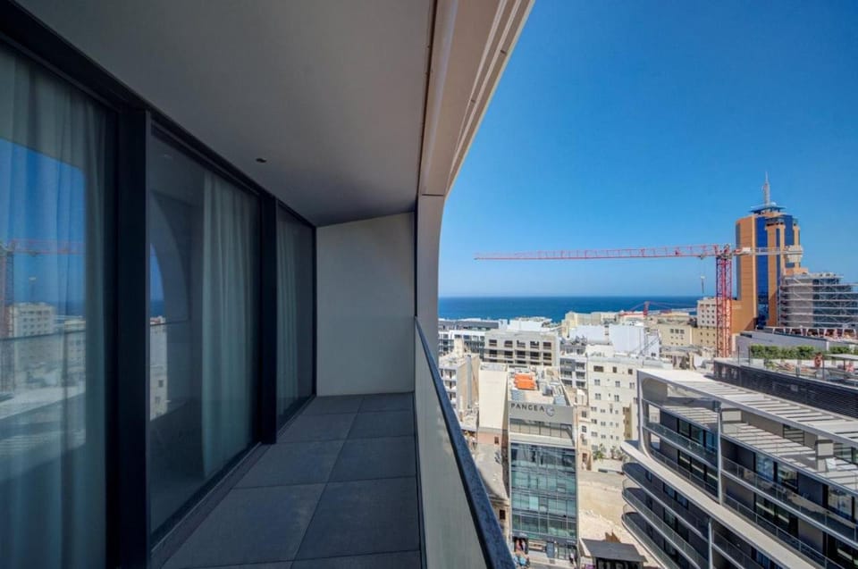 Mercury Tower 903 - Pools, Gym & Sea View Apartment in Saint Julians