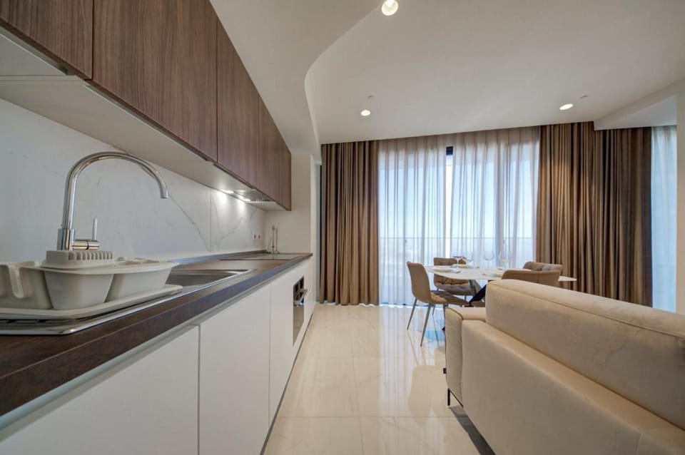 Mercury Tower 903 - Pools, Gym & Sea View Apartment in Saint Julians