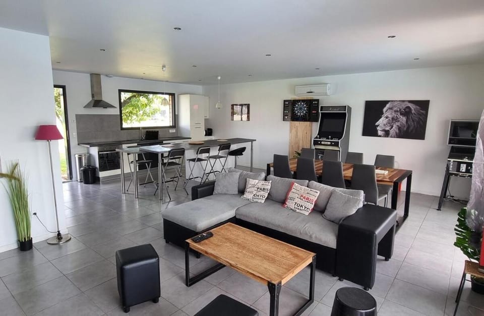 Communal lounge/ TV room, Kitchen or kitchenette, Dining area, minibar