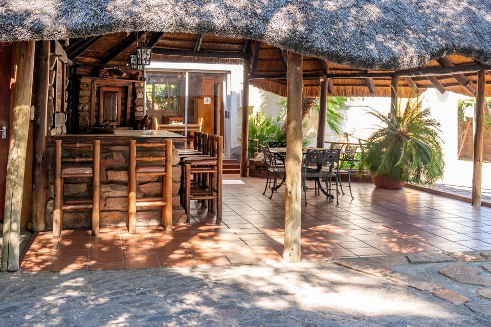 Property building, Patio, Banquet/Function facilities, Dining area