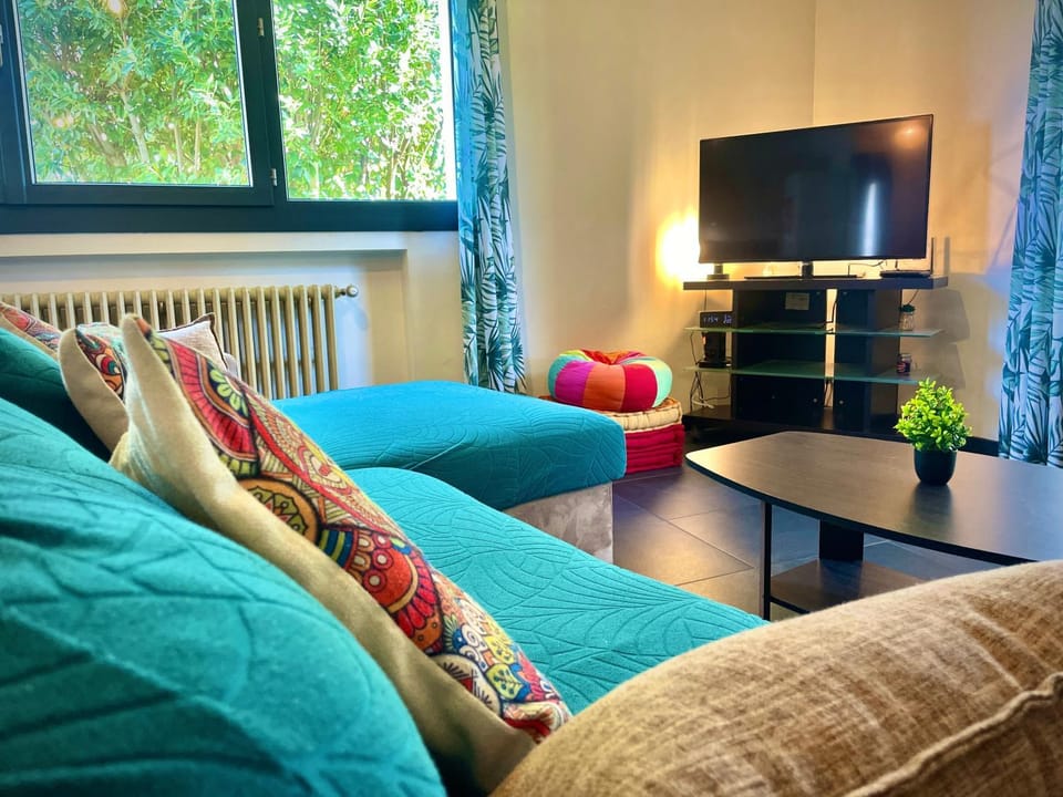 Communal lounge/ TV room, TV and multimedia, Living room, Seating area