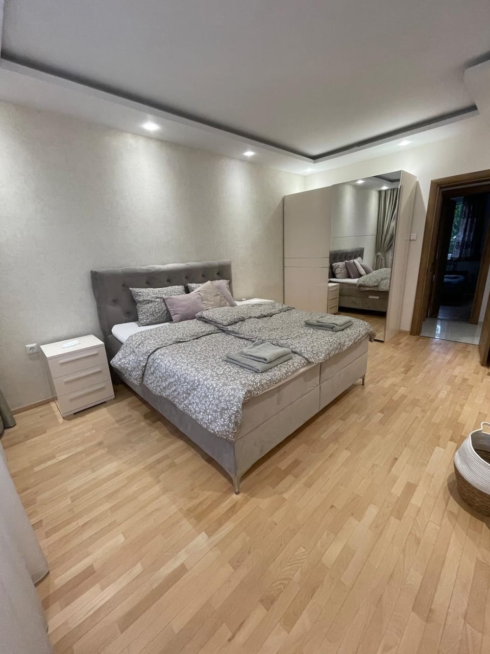 Bed, Photo of the whole room, Seating area, Bedroom, towels, wardrobe