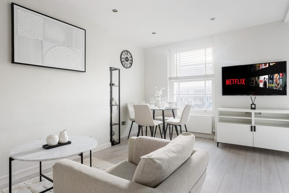 Stylish Kensington Gardens Flats Apartment in City of Westminster