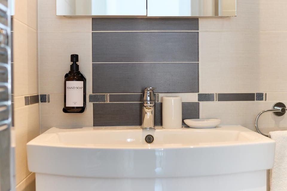 Stylish Kensington Gardens Flats Apartment in City of Westminster